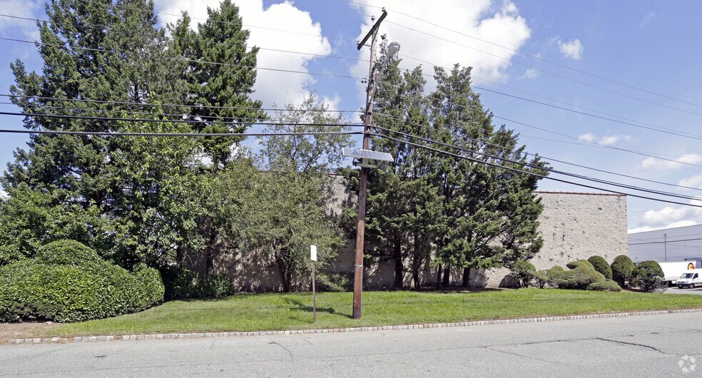 More Photos Of 22 Commerce Rd, Fairfield Warehouse For Lease