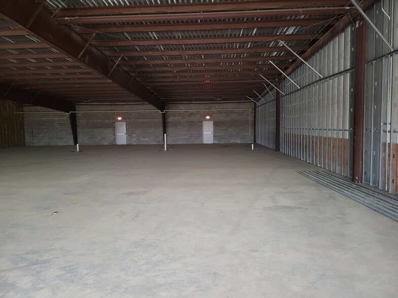 More Photos Of 14806 Ella Blvd, Houston General Retail For Lease
