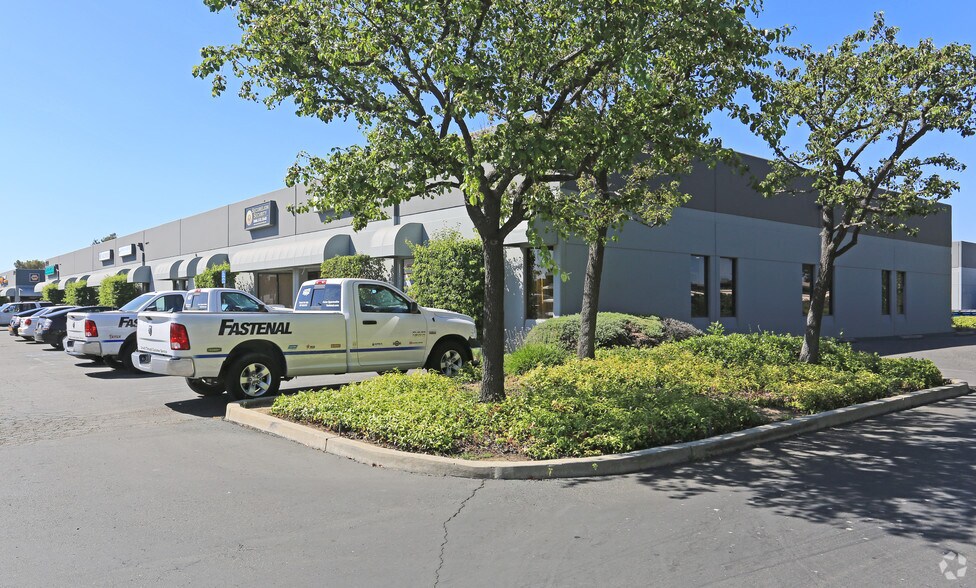 More Photos Of 37300 Cedar Blvd, Newark Unknown For Lease