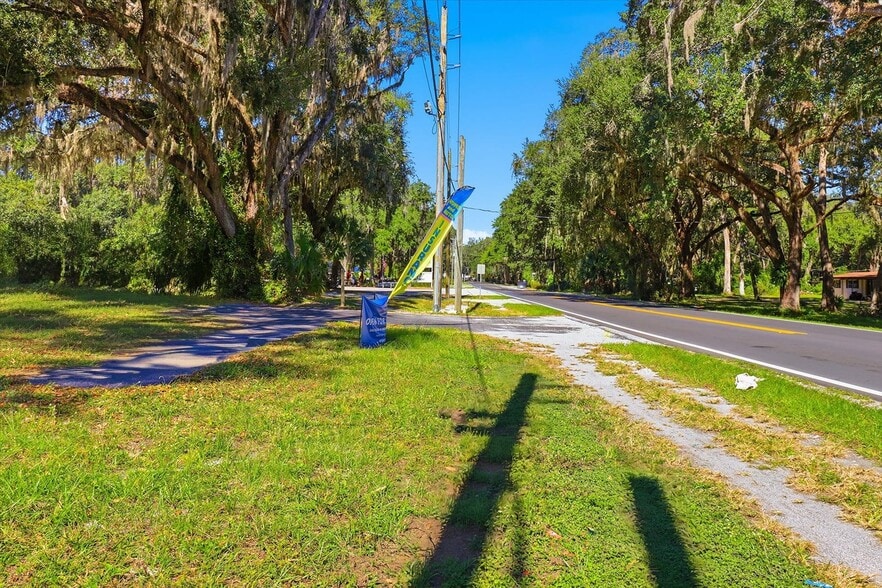 More Photos Of 2339 N Country Road 470, Lake Panasoffkee Office For Sale