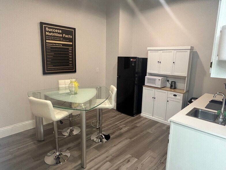 More Photos Of 7444 Narcoossee Rd, Orlando Freestanding For Lease