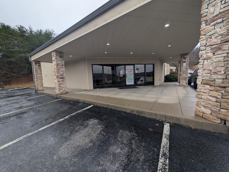 More Photos Of 57 Summit Dr, Corbin Medical For Lease