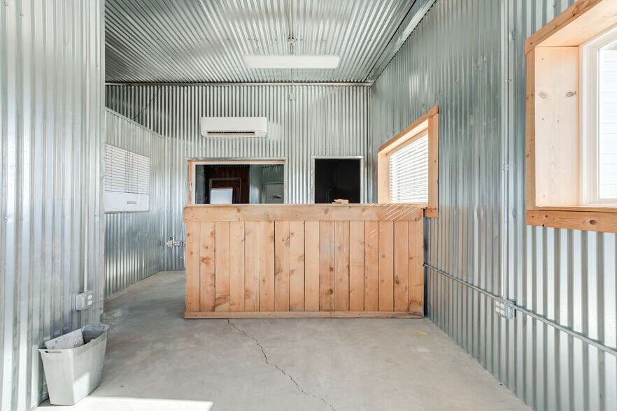 More Photos Of 4212 F M 2528, Lubbock Flex For Sale