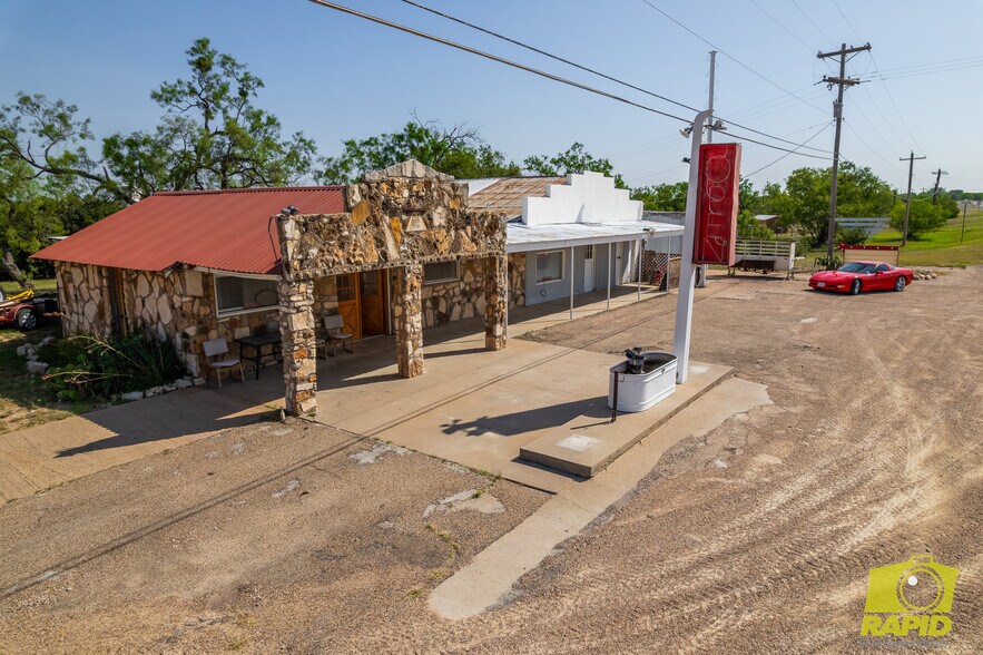 More Photos Of 425 Highland Park, Robert Lee Flex For Sale