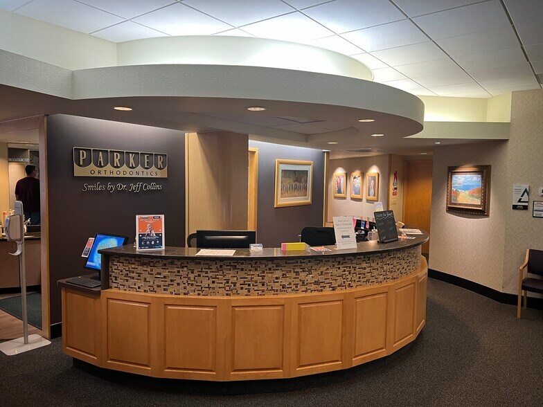 More Photos Of 19700 E Parker Square Dr, Parker Healthcare For Lease