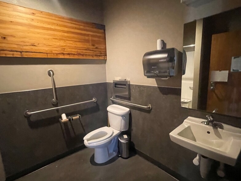 More Photos Of 1061 W 2nd Ave, Eugene Food Processing For Sale