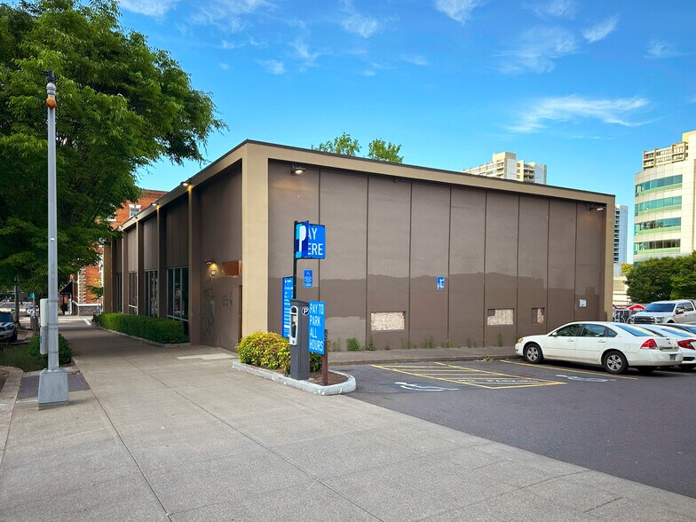 More Photos Of 1900 SW 5th Ave, Portland General Retail For Lease