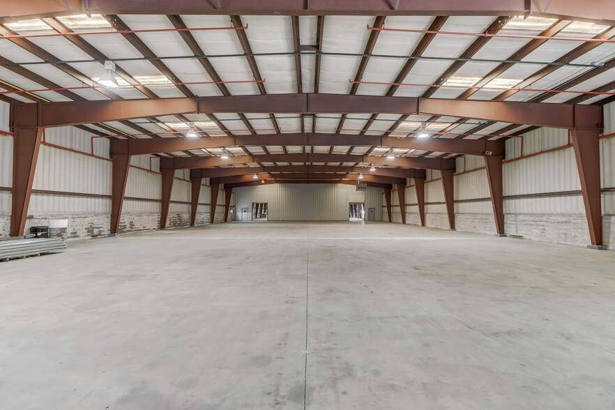 More Photos Of 2064 N Woodford St, Decatur Warehouse For Lease