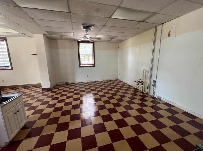 More Photos Of 43 Grove St, Peterborough Freestanding For Sale