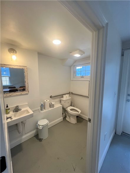 More Photos Of 46 Lois Ave, Greenville Storefront Retail Office For Lease