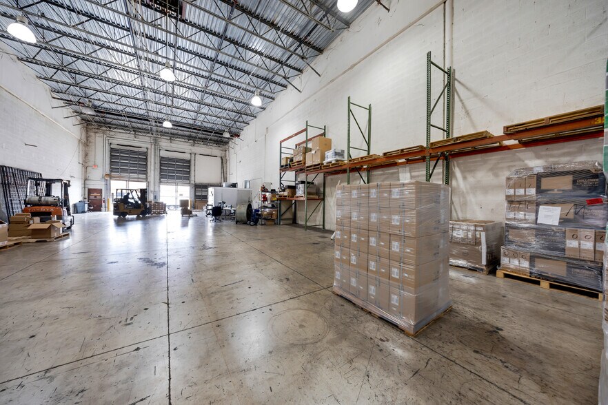 More Photos Of 3301-3389 NW 97th Ave, Miami Warehouse For Lease