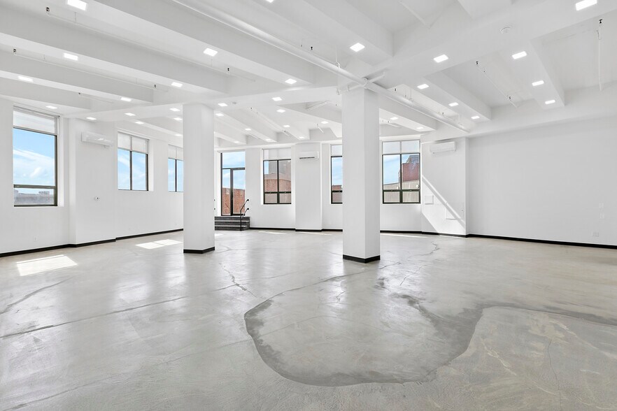 More Photos Of 4825 Metropolitan Ave, Ridgewood Loft Creative Space For Lease