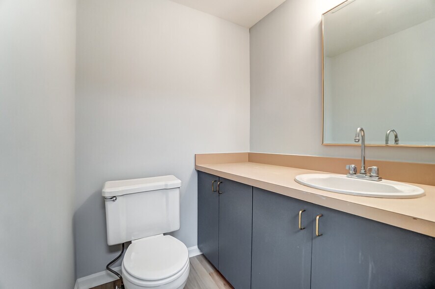 More Photos Of 3530 Edwards Rd, Cincinnati Office For Lease