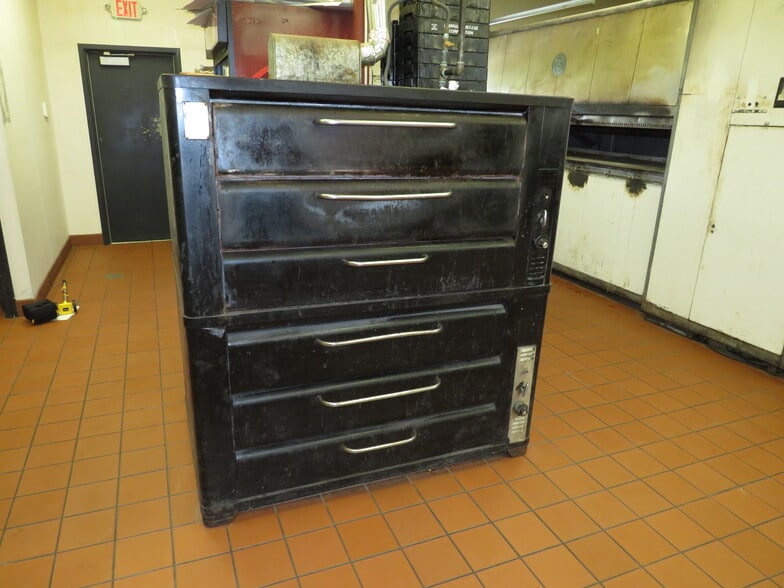 More Photos Of 403 S Main St, Wilmington Freestanding For Sale