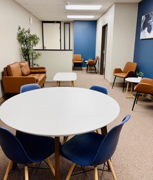 More Photos Of 3675 S Noland Rd, Independence Office Residential For Lease