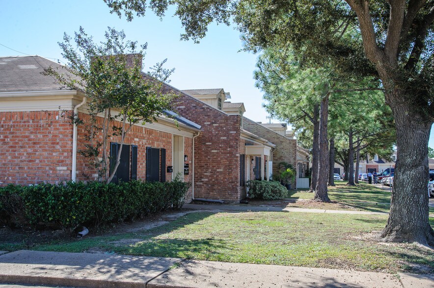 More Photos Of 4654 Highway 6 N, Houston Unknown For Lease