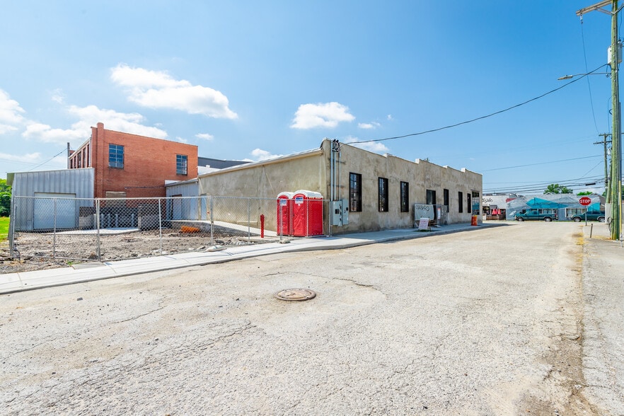 More Photos Of 615 E Main St, Chattanooga General Retail For Lease