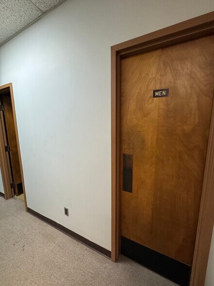 More Photos Of 8716 SE 15th St, Oklahoma City Distribution For Sale