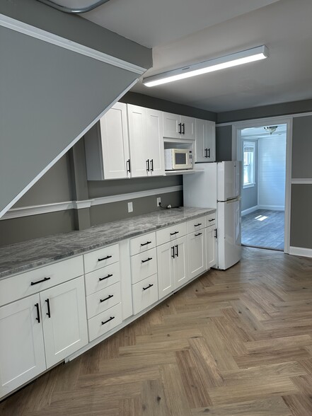 More Photos Of 326 Main St, Northborough Freestanding For Sale