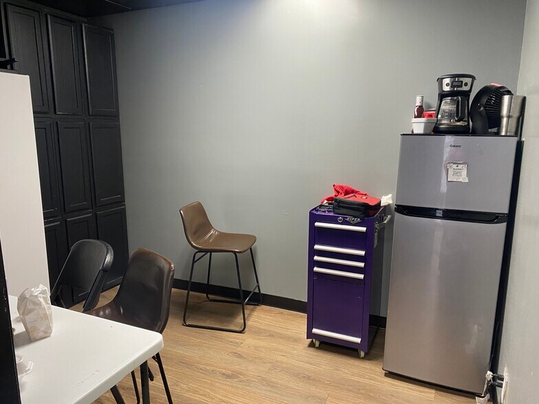 More Photos Of 1103-1127 E Villa Maria Rd, Bryan Unknown For Lease