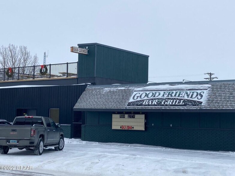 More Photos Of 220 Towner Ave, Larimore Flex For Sale