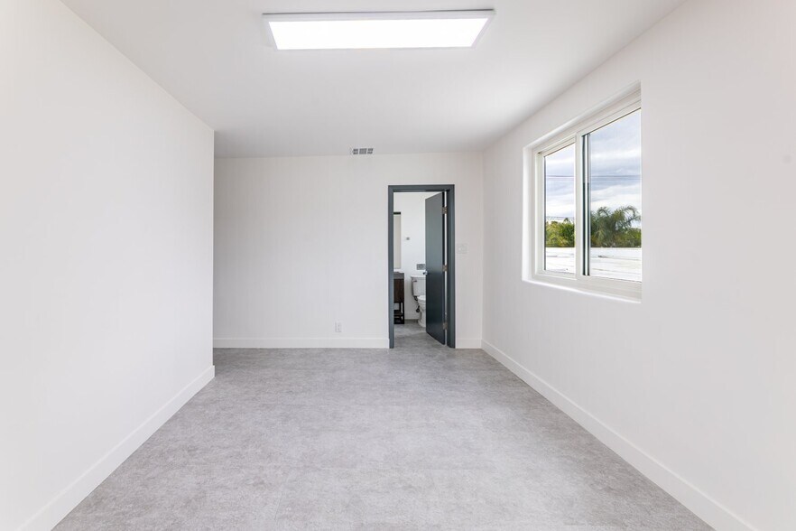 More Photos Of 203-215 N Victory Blvd, Burbank Office For Lease