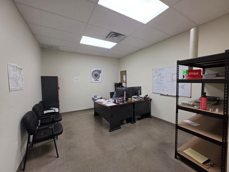 More Photos Of 2012 58th Ave Cir E, Bradenton Warehouse For Lease