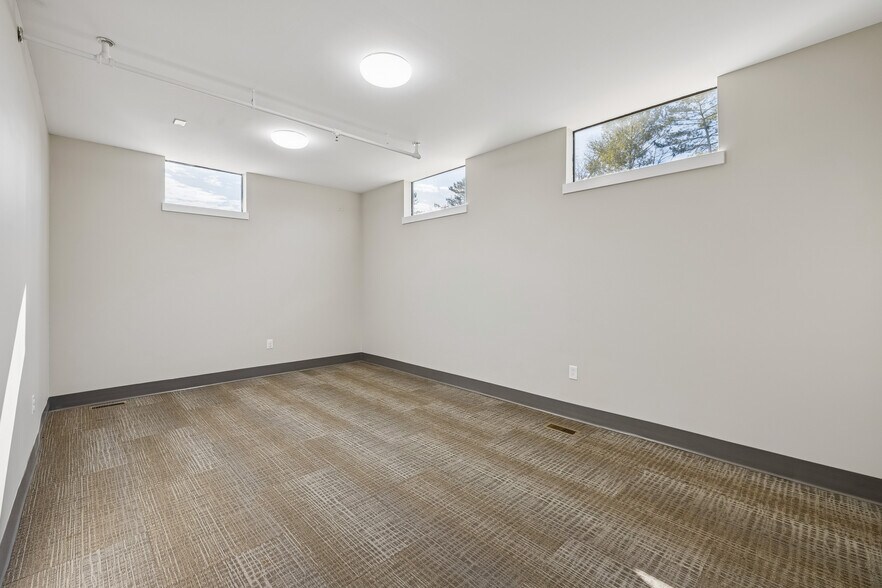 More Photos Of 1832 Memorial Dr, Clarksville Medical For Lease