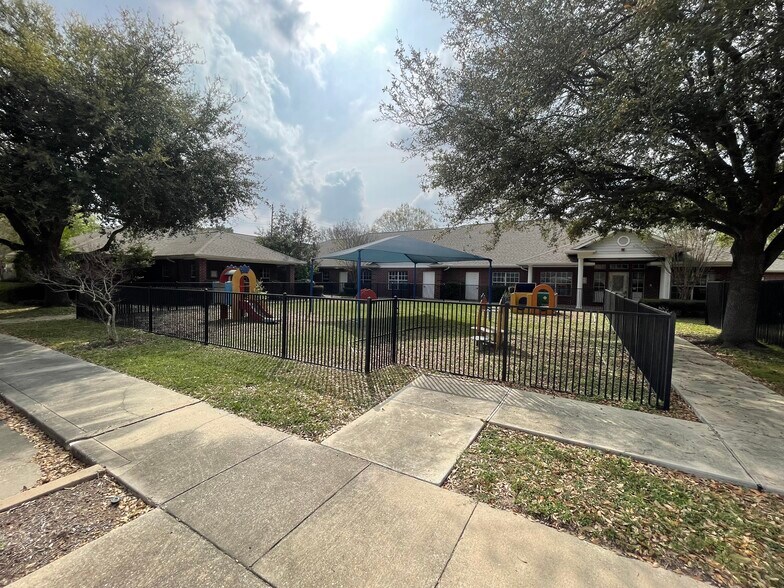 More Photos Of 16255 Longenbaugh Dr, Houston Daycare Center For Lease
