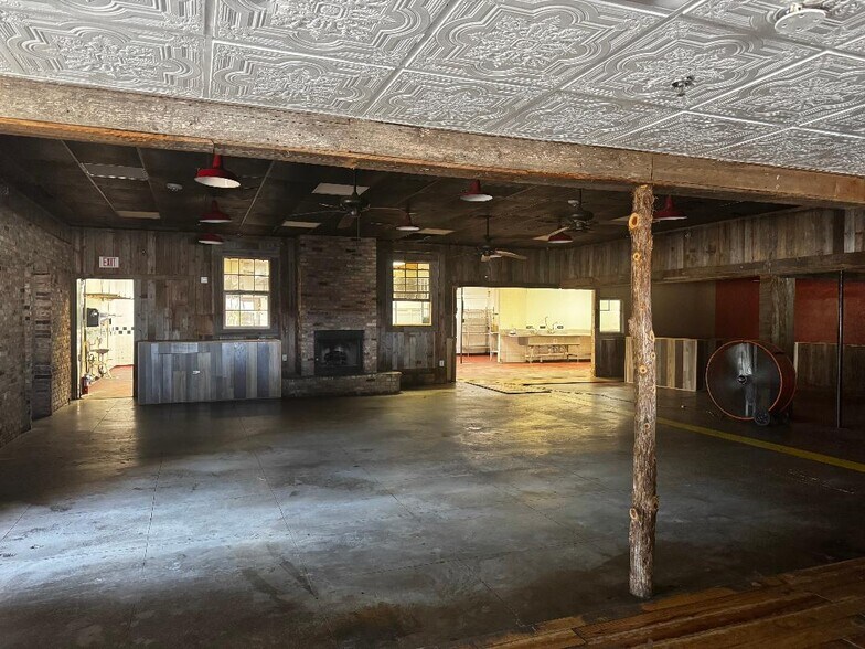 More Photos Of 6915 Spencer Hwy, Pasadena Restaurant For Lease