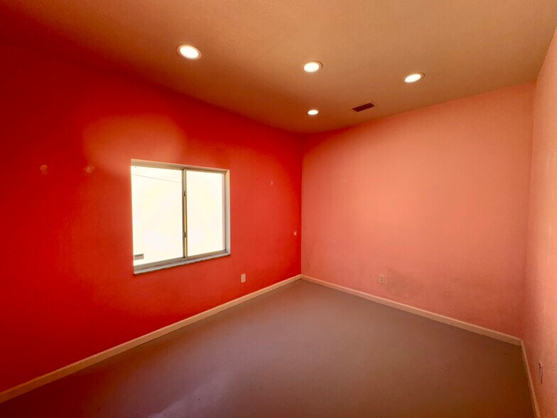 More Photos Of 463 Grant St, Dunedin Restaurant For Lease