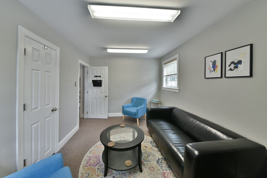 More Photos Of 12 E Mill Rd, Flourtown Medical For Lease
