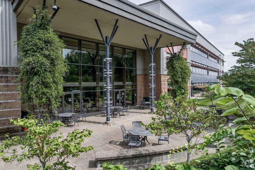 More Photos Of 100 Global View Dr, Warrendale Office For Lease