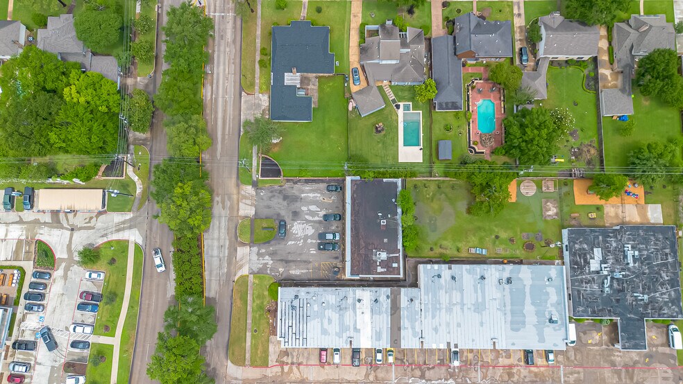 More Photos Of 7410-7412 Senate St, Houston Freestanding For Sale