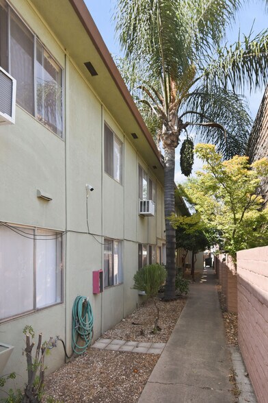 More Photos Of 2823 U St, Sacramento Apartments For Sale