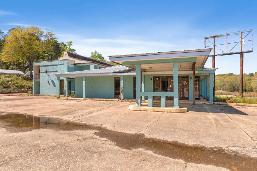 More Photos Of 1010 N Eufaula Ave, Eufaula Hotel For Sale