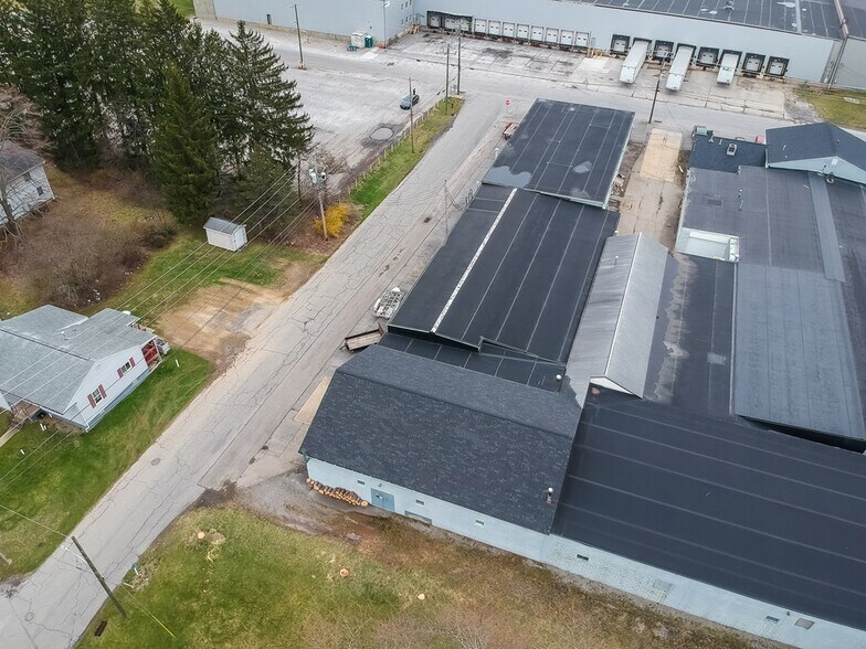 More Photos Of 200 Grand Ave, Clarion Warehouse For Lease