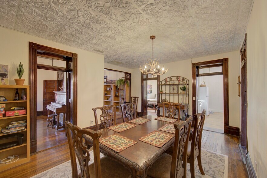 More Photos Of 405 W Avenue E, Alpine Specialty For Sale