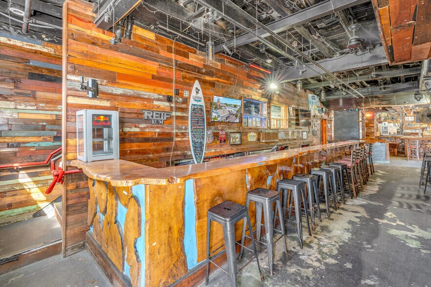 More Photos Of 135 Duval St, Key West Bar For Lease