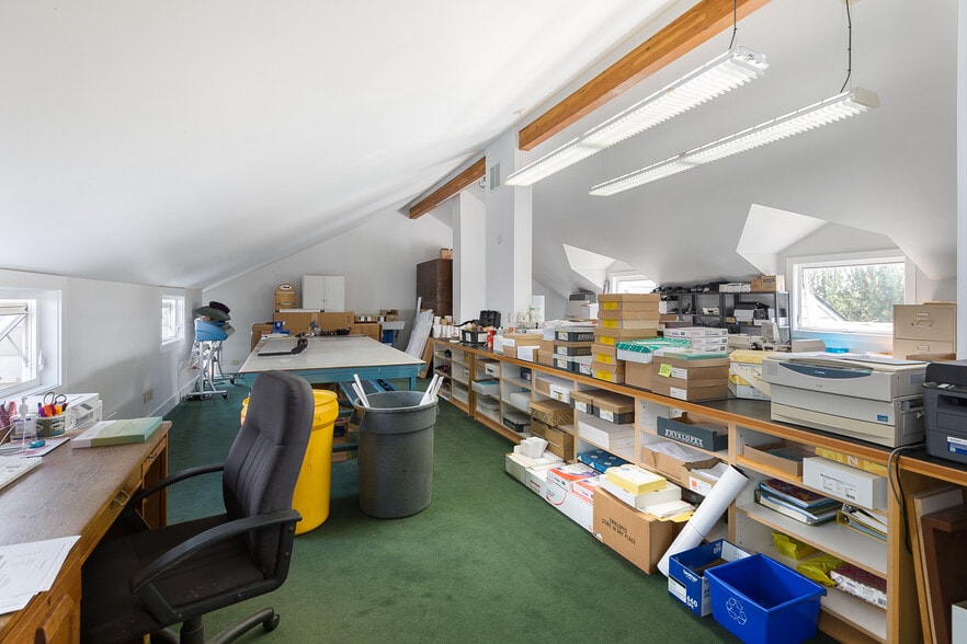 More Photos Of 625 Tyler St, Port Townsend General Retail For Sale