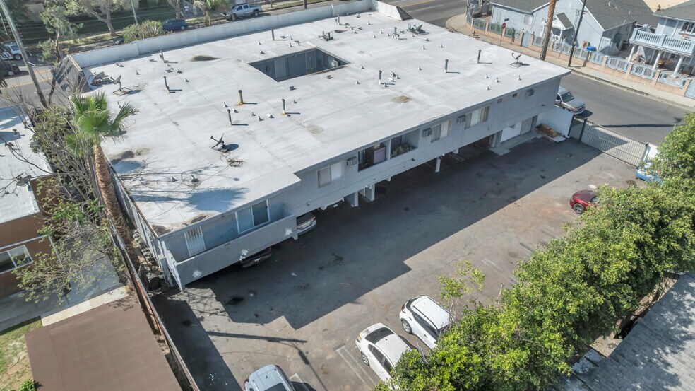 More Photos Of 13825 Vanowen St, Van Nuys Apartments For Sale