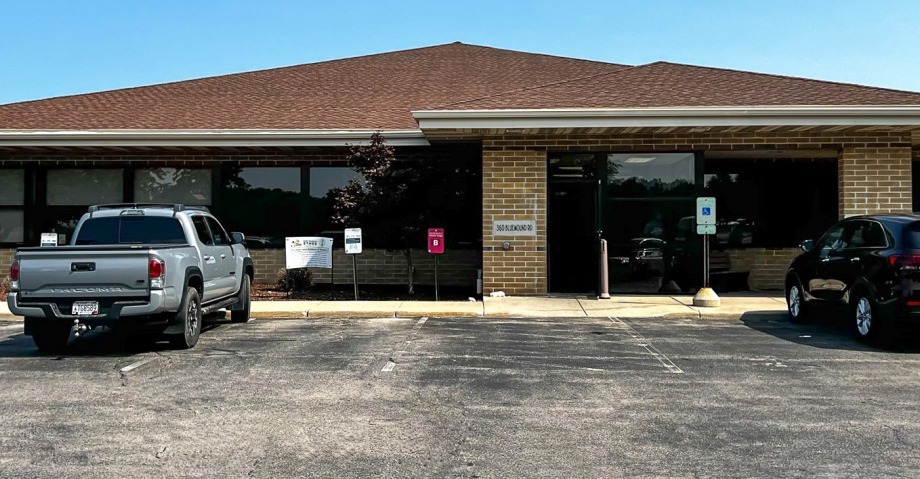 Primary Photo Of 360 Bluemound Rd, Waukesha Medical For Sale