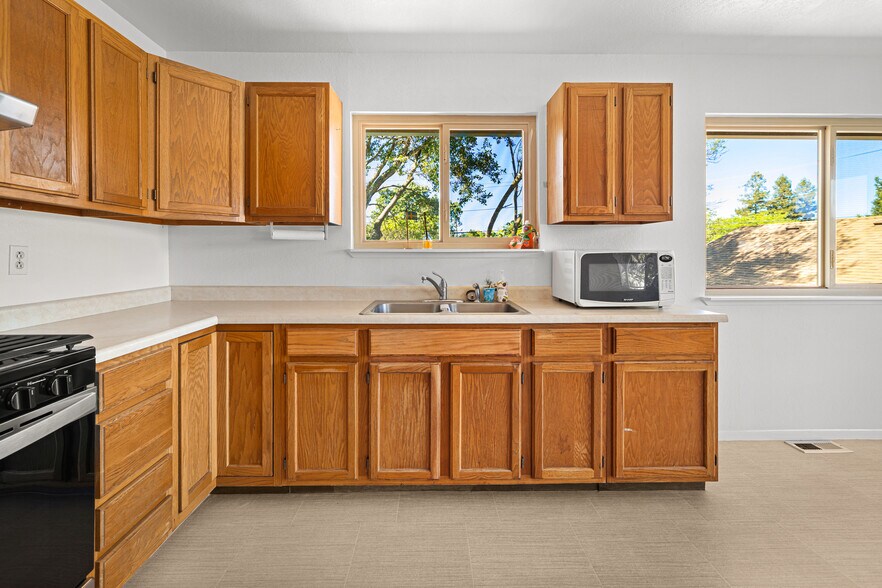 More Photos Of 611 Hendley St, Santa Rosa Apartments For Sale