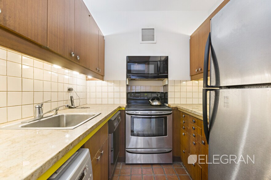 More Photos Of 246 E 48th St, New York Apartments For Sale