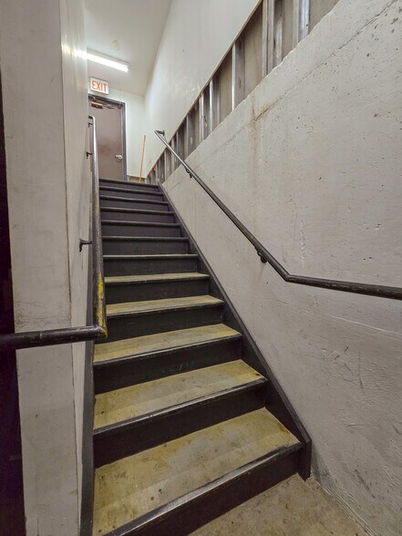 More Photos Of 123 W Highland St, Shawnee Office For Sale