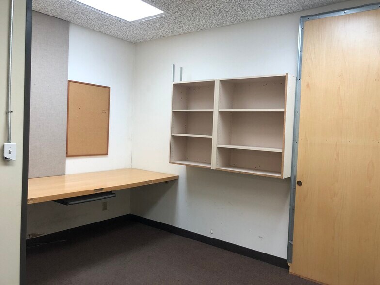 More Photos Of 975 Conger St, Eugene Light Distribution For Lease