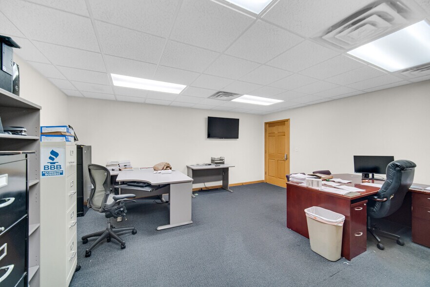 More Photos Of 7045 Calumet Ave, Hammond Light Distribution For Sale