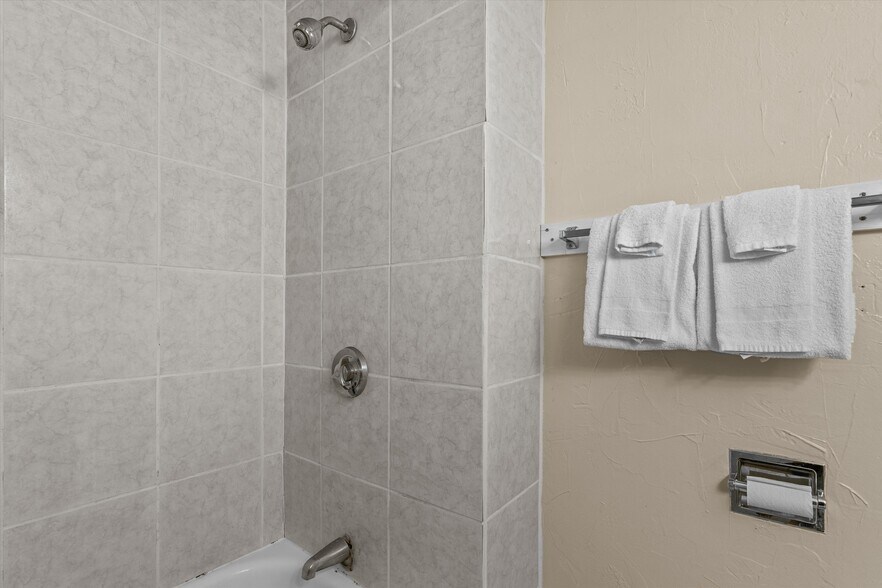 More Photos Of 82 Beach Rd, Salisbury Hospitality For Sale