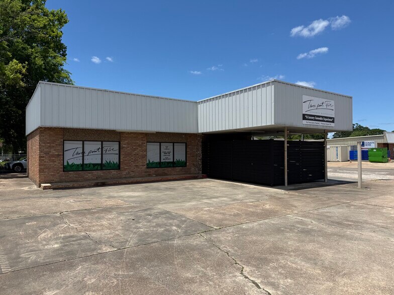 Primary Photo Of 1085 5th, Silsbee Restaurant For Lease