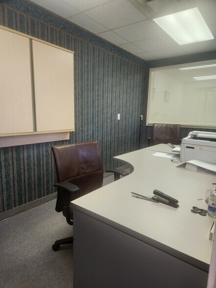 More Photos Of 3364 S Center Rd, Burton Medical For Lease